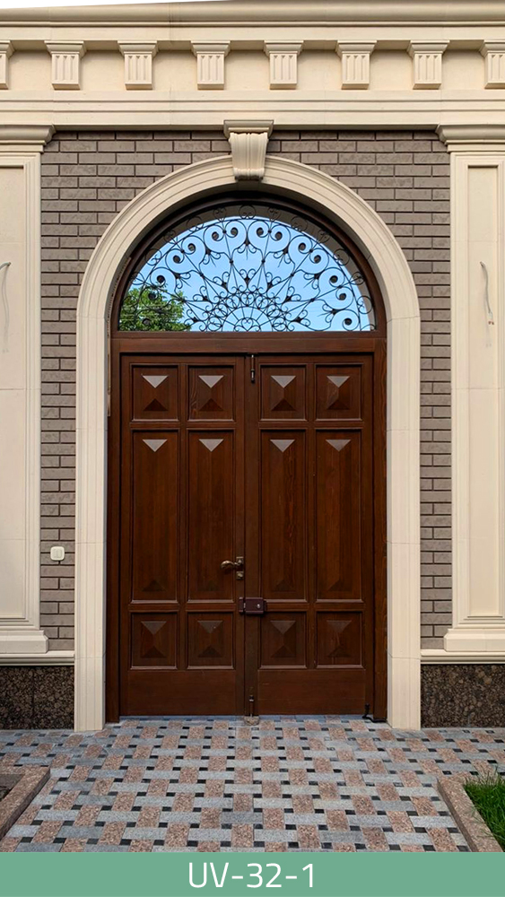 Klasicna drvena ulazna vrata